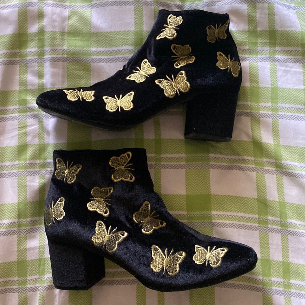 Primary butterfly booties